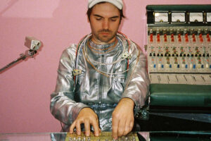 LA Priest Samuel Eastgate nouvel album Into the sky